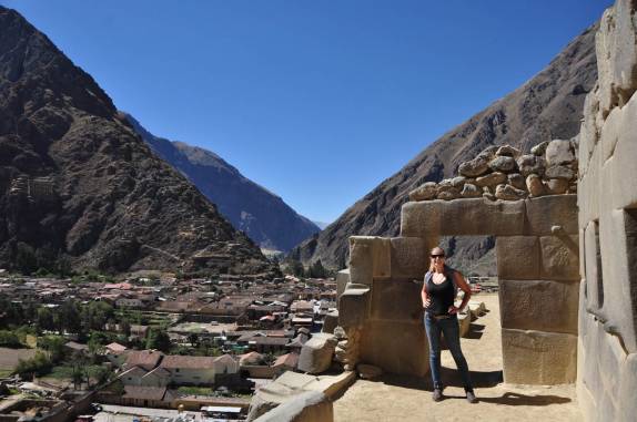 Explorando as ruínas de Ollantaytambo, no Valle Sagrado, perto de Cusco, no Peru
